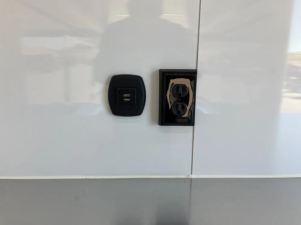 8.5 x 24 ATC ROM 450 Sport/Car Hauler Polar White power outlets