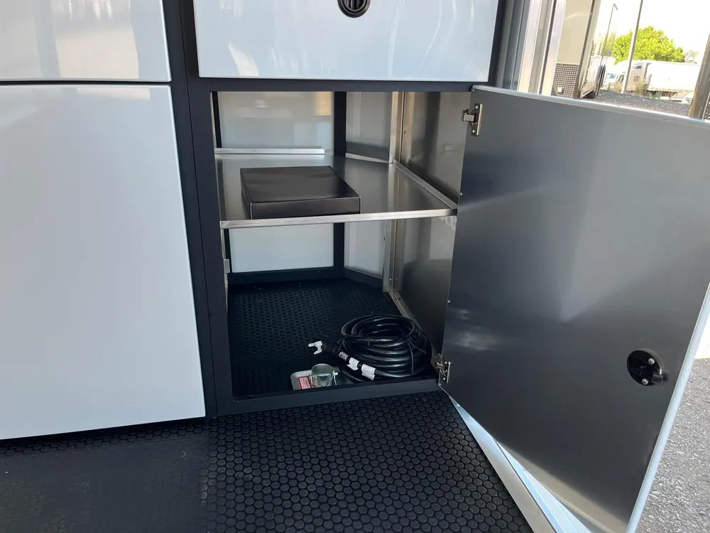 8.5 x 24 ATC ROM 450 Sport/Car Hauler Polar White bottom right cabinet