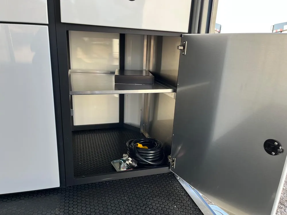 8.5 x 24 ATC ROM 450 Sport/Car Hauler Polar White bottom right cabinet