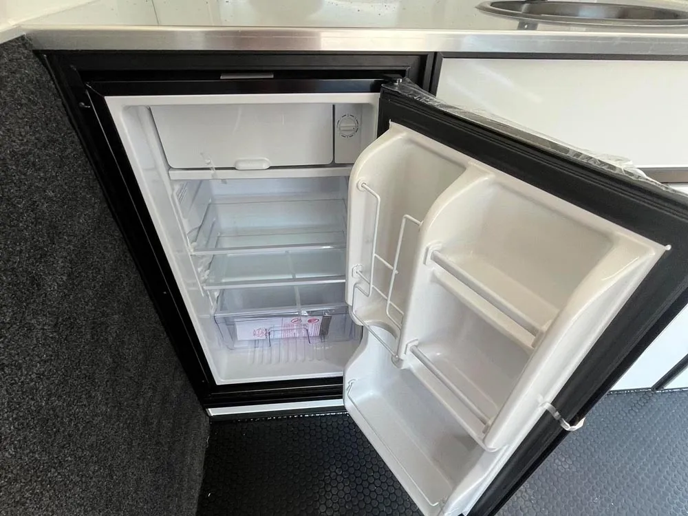 8.5 x 24 ATC ROM 450 Sport/Car Hauler Polar White refrigerator open