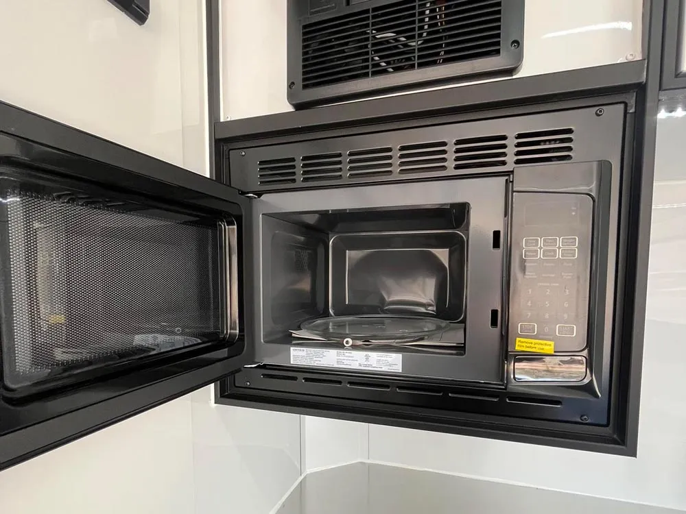 8.5 x 24 ATC ROM 450 Sport/Car Hauler Polar White microwave open