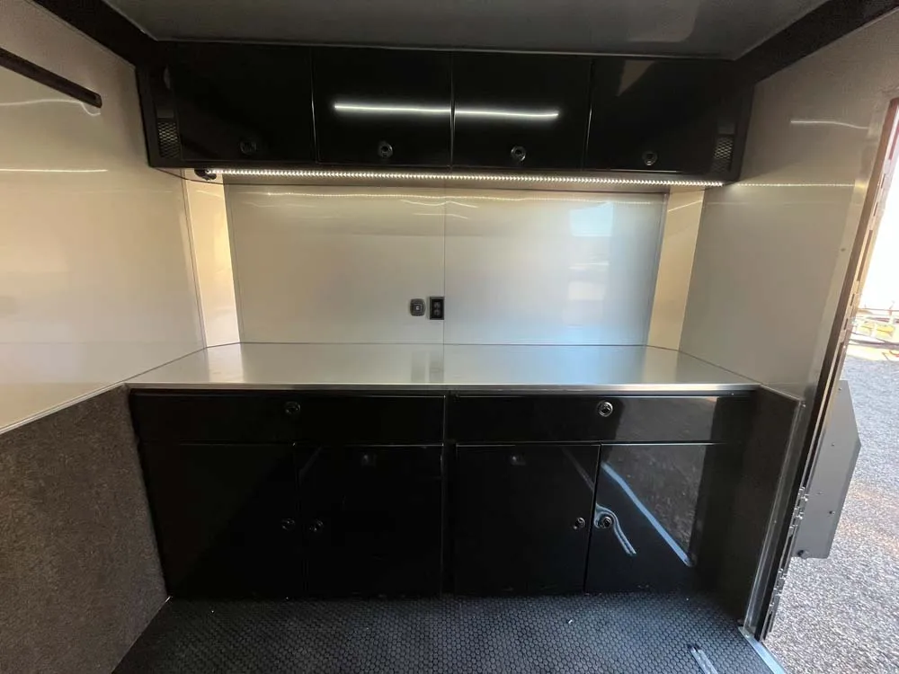 8.5 x 24 ATC ROM 550 Sport/Car Hauler Silver Frost front cabinets close