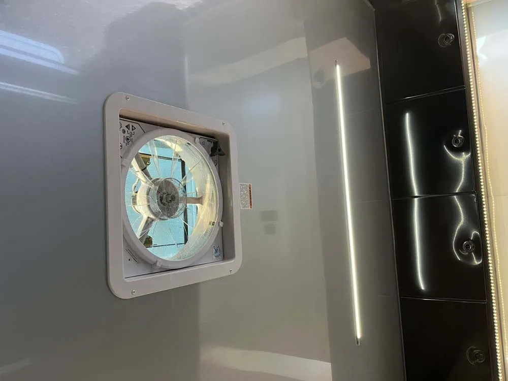 8.5 x 24 ATC ROM 550 Sport/Car Hauler Silver Frost ceiling vent