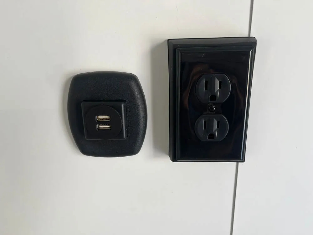 8.5 x 24 ATC ROM 550 Sport/Car Hauler White Power Outlets