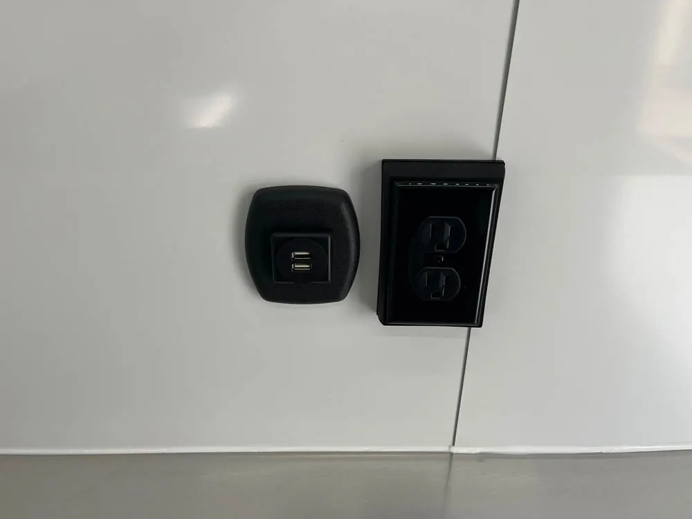 8.5 x 28 ATC ROM 550 Sport/Car Hauler Med Charcoal Electrical outlets