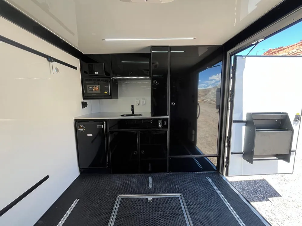 8.5 x 32 ATC ROM 550 Sport/Car Hauler Polar White front cabinets