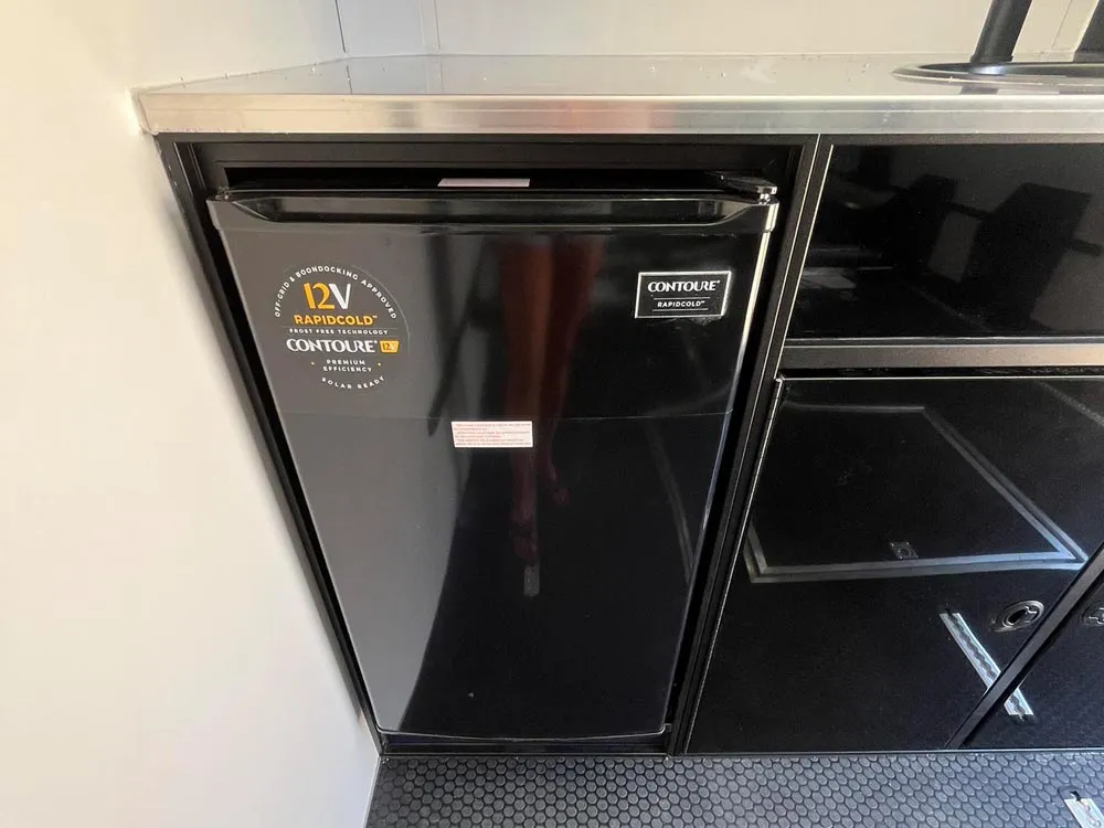 8.5 x 32 ATC ROM 550 Sport/Car Hauler Polar White refrigerator