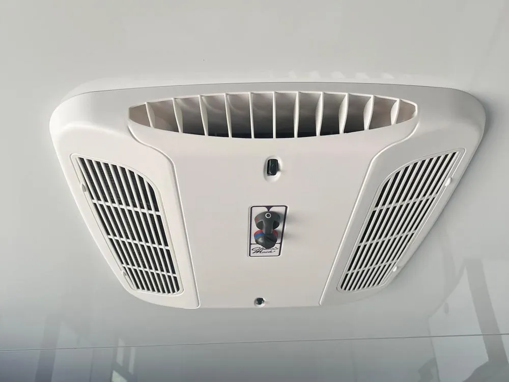 8.5 x 32 ATC ROM 550 Sport/Car Hauler Polar White ac unit