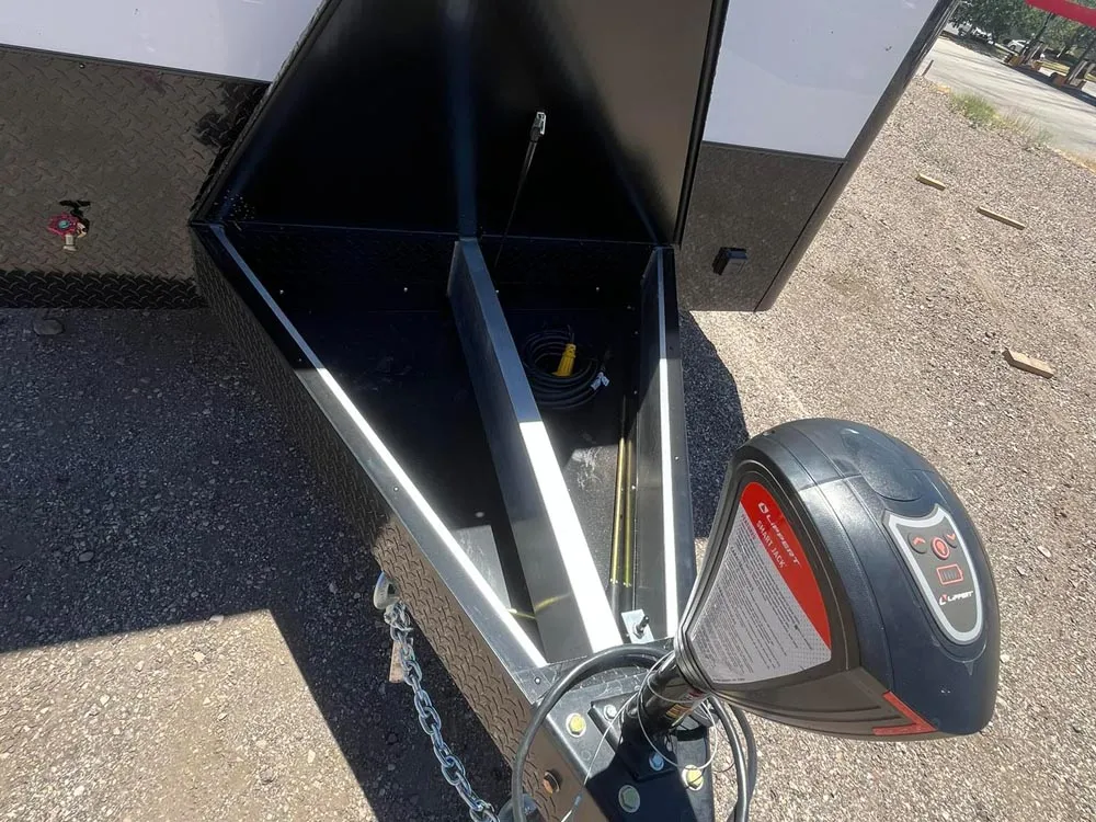 8.5 x 32 ATC ROM 550 Sport/Car Hauler Polar White tongue storage