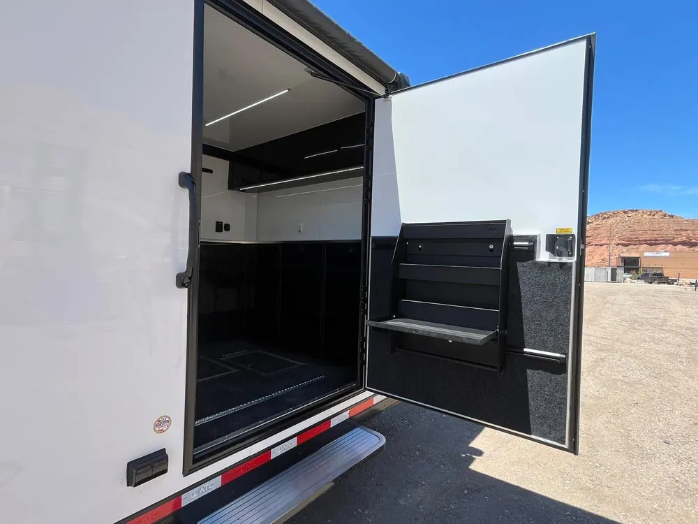 8.5 x 32 ATC ROM 550 Sport/Car Hauler Polar White side door open