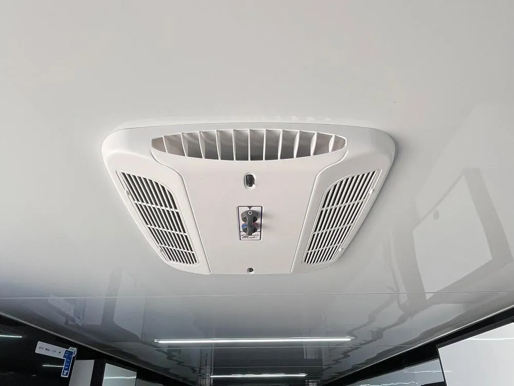 8.5 x 32 ATC ROM 550 Sport/Car Hauler Polar White ac unit