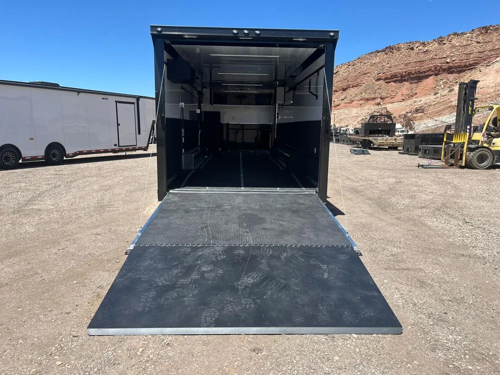 8.5 x 32 ATC ROM 550 Sport/Car Hauler Polar White rear ramp down
