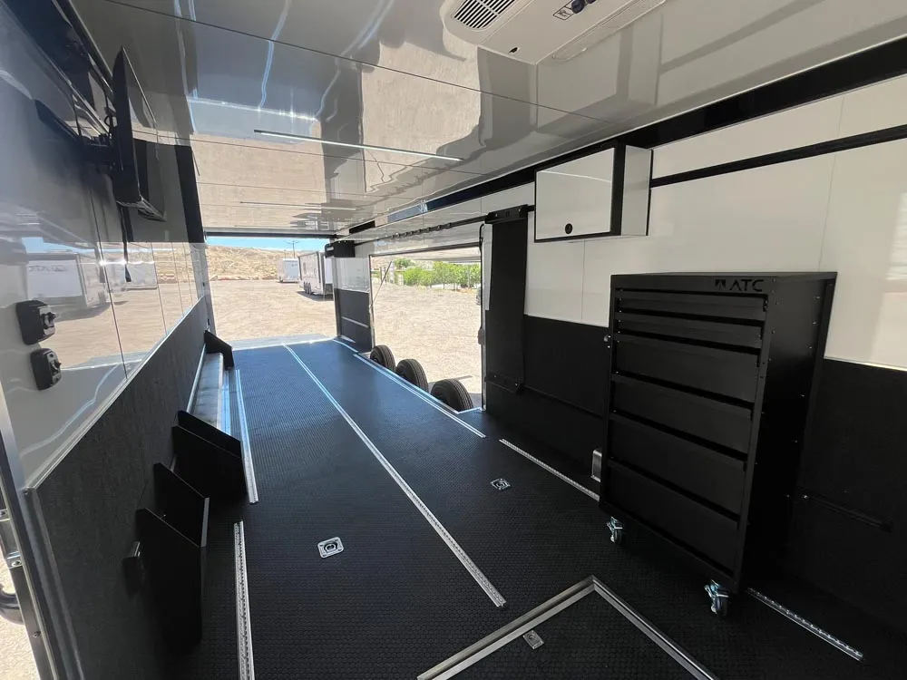 8.5 x 32 ATC ROM 550 Sport/Car Hauler Polar White inside towards rear doors open