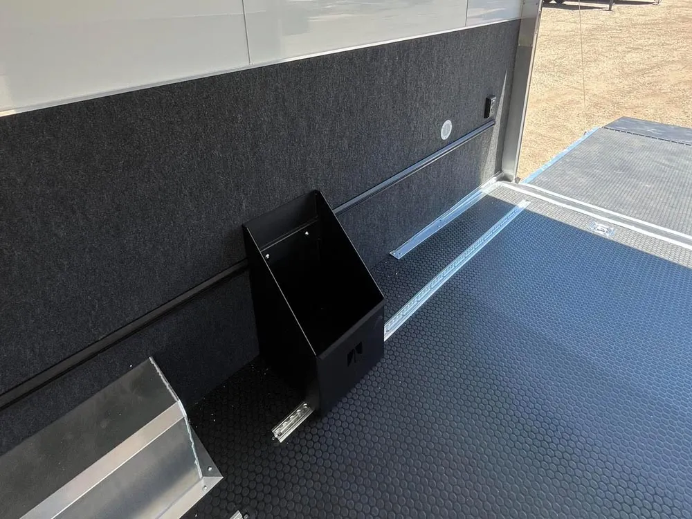 8.5 x 32 ATC ROM 550 Sport/Car Hauler Polar White side floor storage