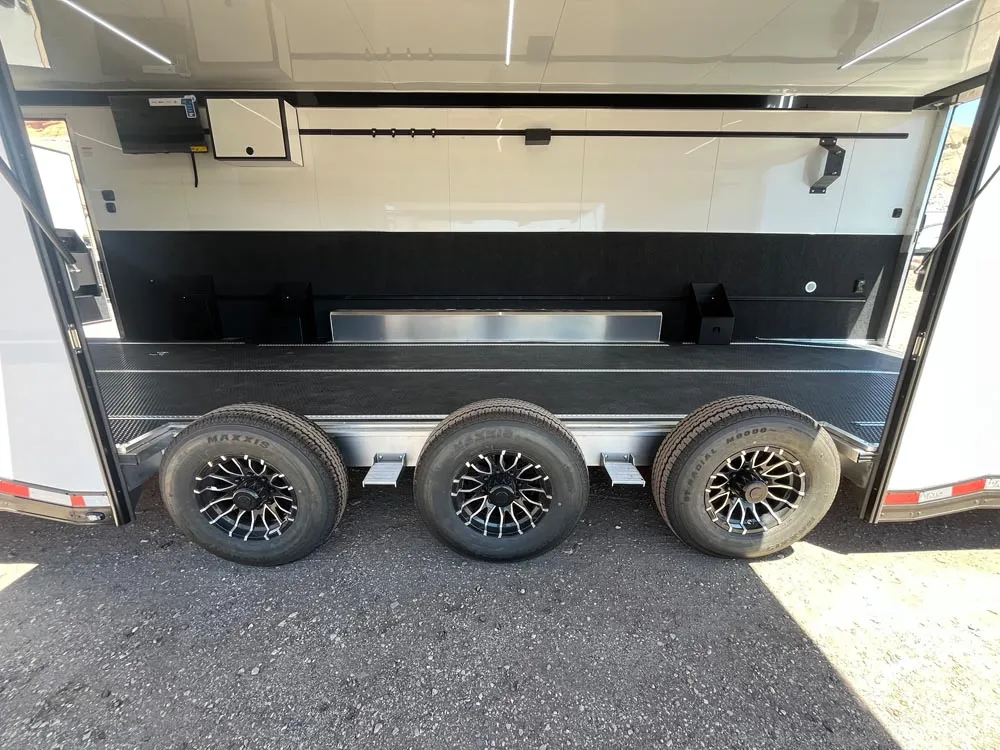 8.5 x 32 ATC ROM 550 Sport/Car Hauler Polar White side hatch open close