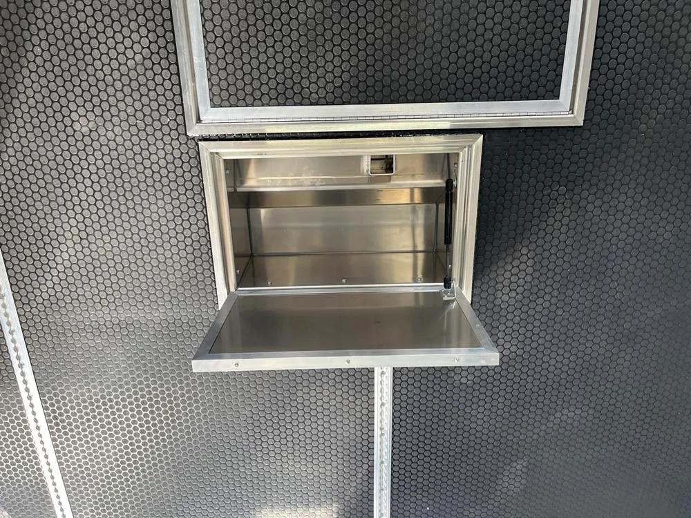 8.5 x 40 ATC ROM 750G Sport/Car Hauler Gooseneck Polar White small floor storage