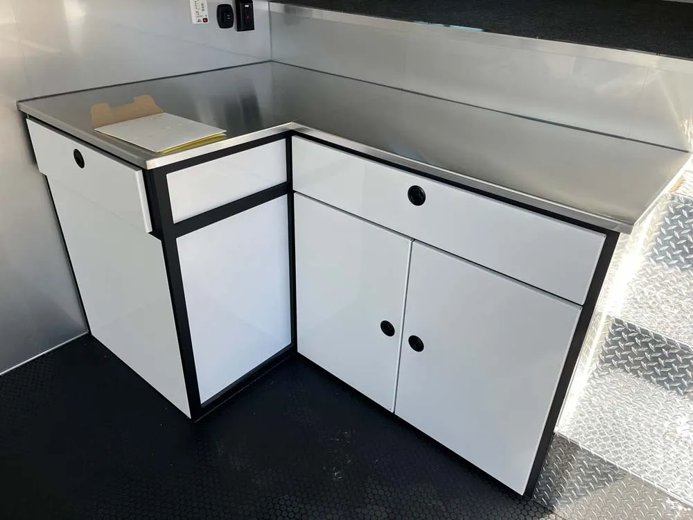 8.5 x 40 ATC ROM 750G Sport/Car Hauler Gooseneck Polar White front cabinets