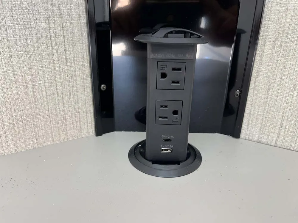 7.5 x 16 ATC STO 450 Cargo Trailer Tandem Polar White electrical connnections