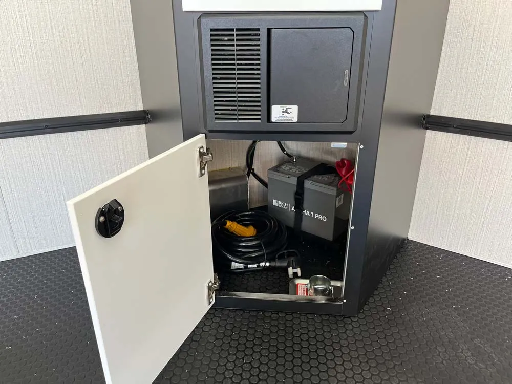 7.5 x 16 ATC STO 450 Cargo Trailer Tandem Polar White battery and storage