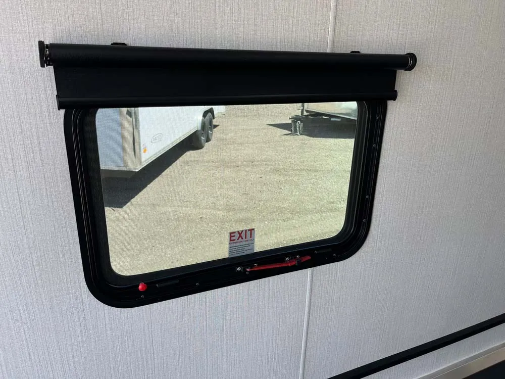 7.5 x 16 ATC STO 450 Cargo Trailer Tandem Polar White side window 2