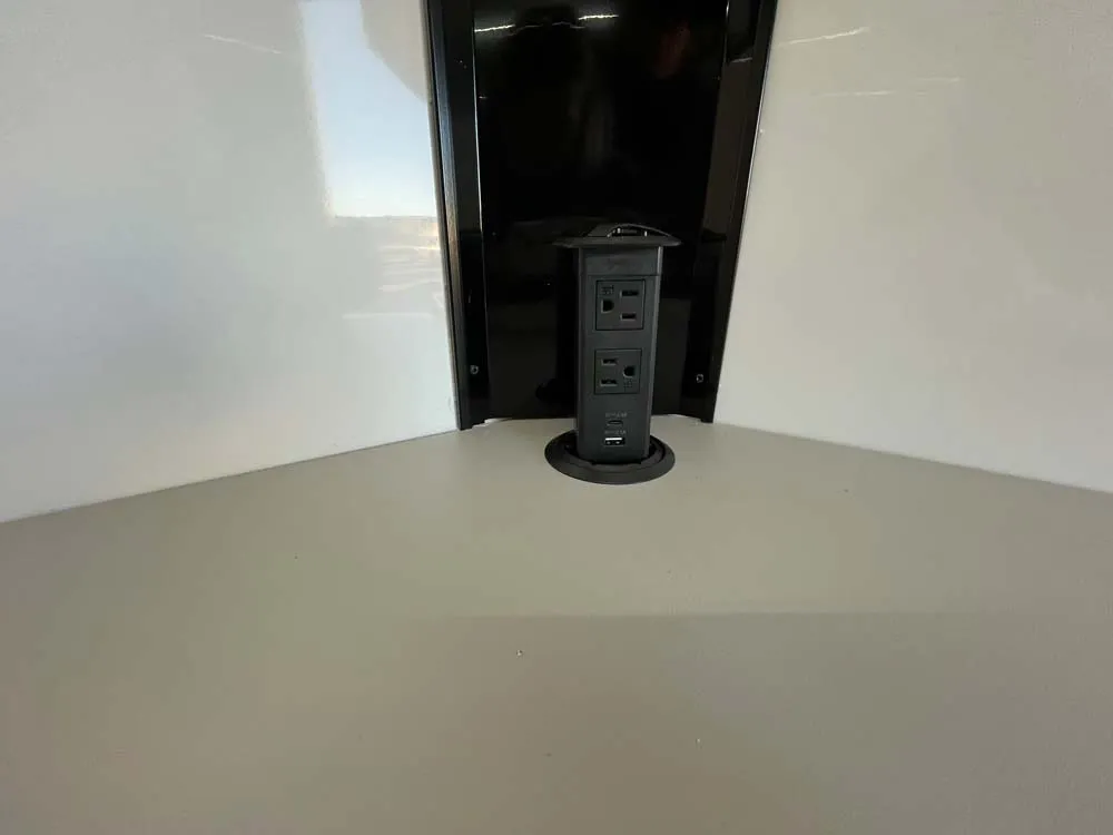 7.5 x 16 ATC STO 450 Cargo Trailer Tandem Silver Frost power connections