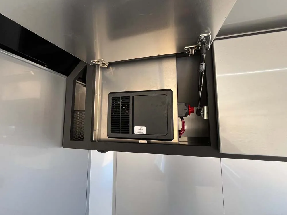 8.5 x 20 ATC STO 450 Cargo Trailer Tandem Silver Frost top left cabinet