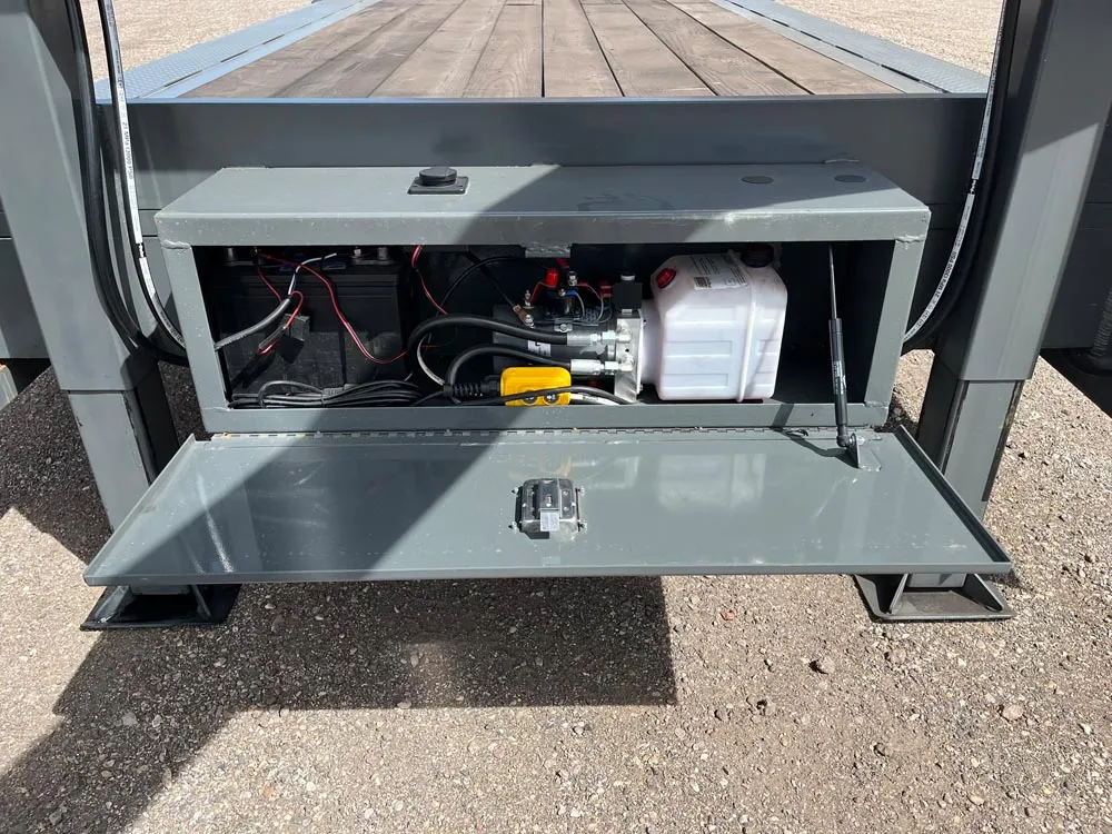 8.5 x 34 Walton Flat Bed CHX Trailer Gooseneck battery and hydraulics