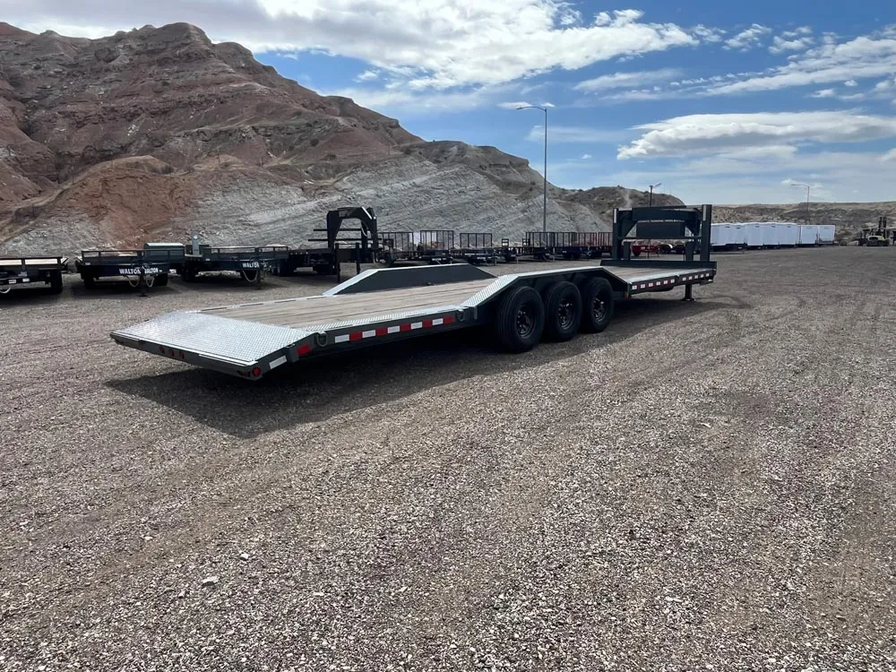 8.5 x 34 Walton Flat Bed CHX Trailer Gooseneck right rear